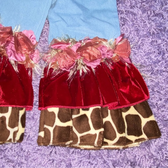 3T Haute Baby Red Velvet Giraffe Feather Embellished Flare Bell Bottom Jeans Set - Picture 3 of 7